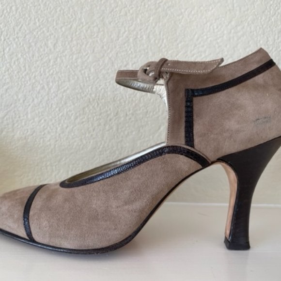 Vintage Joan and David Couture Beige & Brown Suede Pumps in Good Condition 7M - Picture 1 of 15